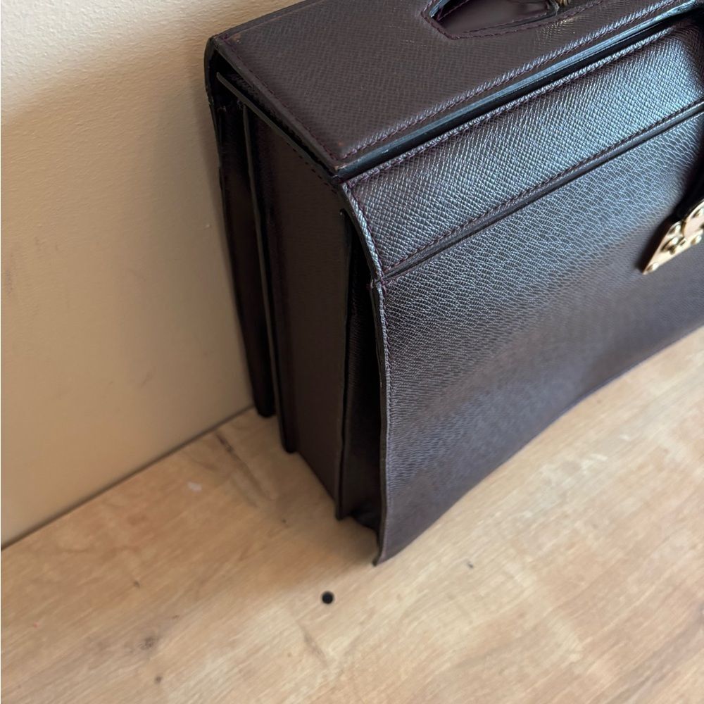 Authentic Louis Vuitton leather taiga briefcase - Picture 5 of 12